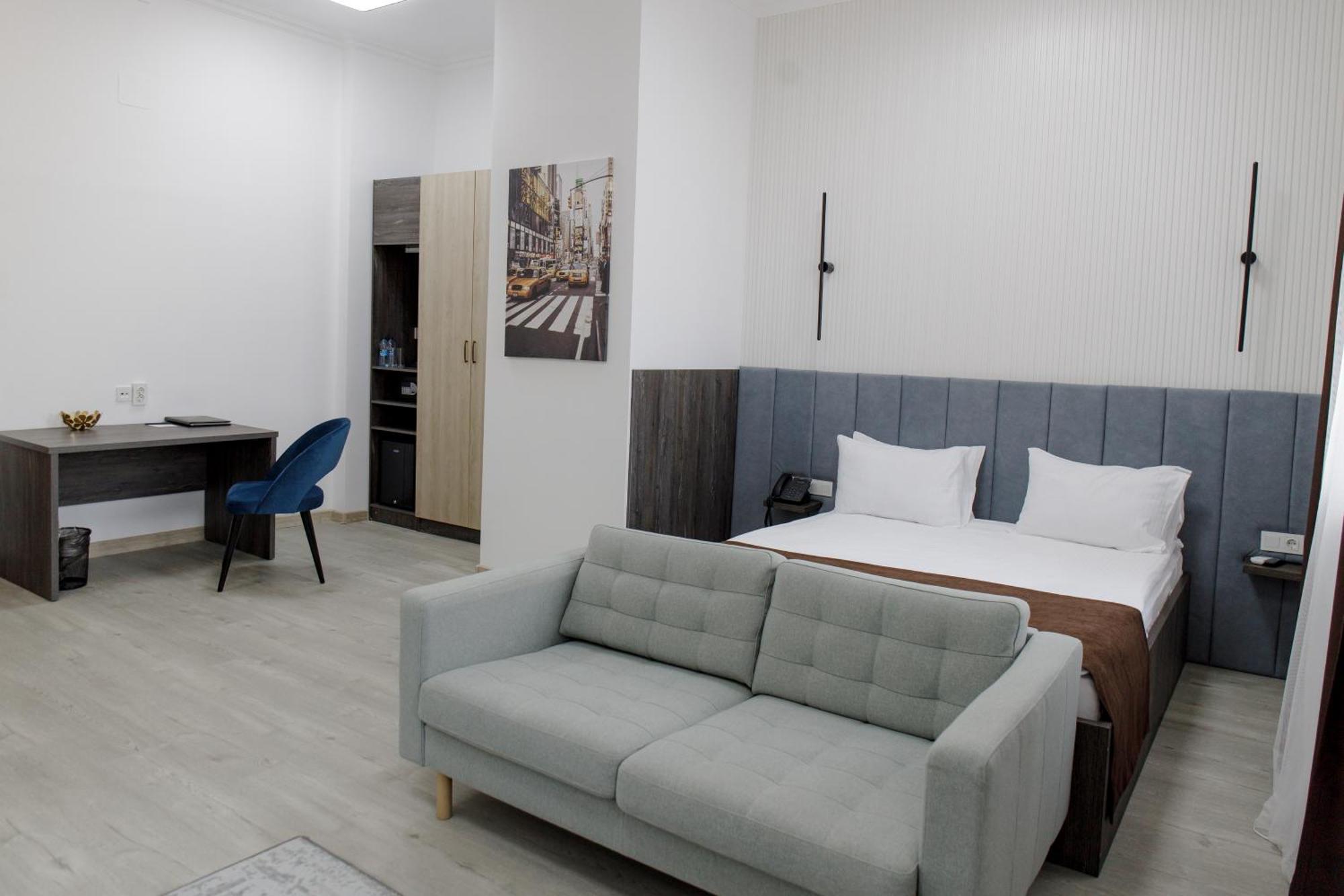 Hotel Infinity Plaza Block 1 Atyraū Exterior foto