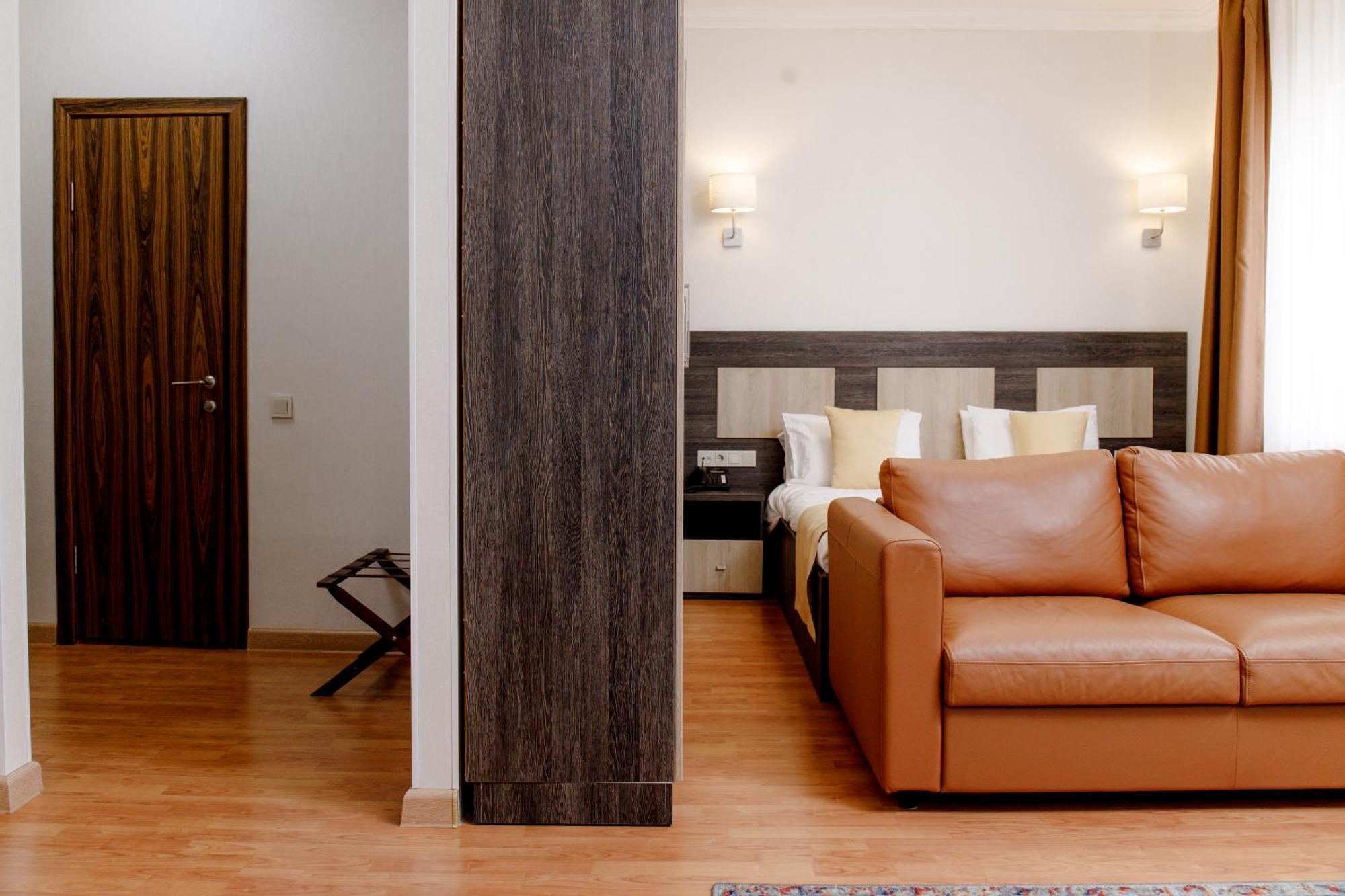 Hotel Infinity Plaza Block 1 Atyraū Exterior foto